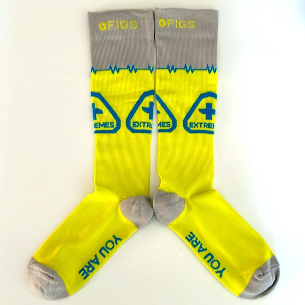 FIGS New READY WHEN YOU ARE Compression Socks Medium Gray Yellow Extremes Blue - Picture 3 of 5